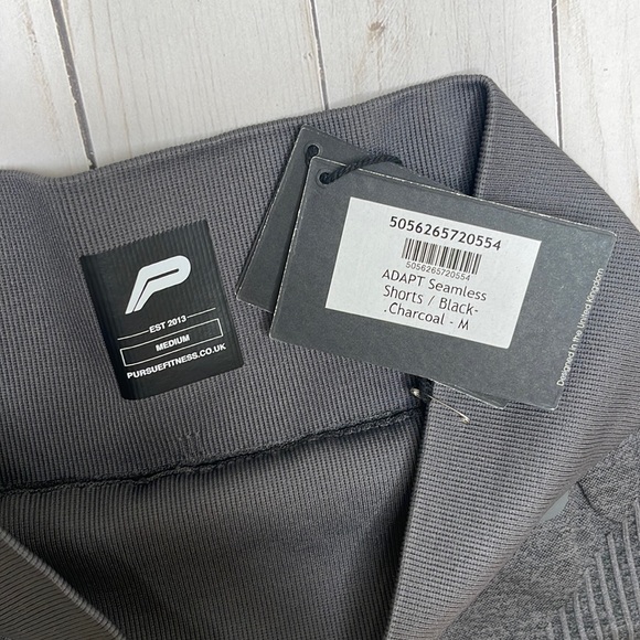 NWT. Pursue Fitness ADAPT seamless shorts.  Size MEDIUM.  Color:  Blk Charcoal. - Picture 6 of 11